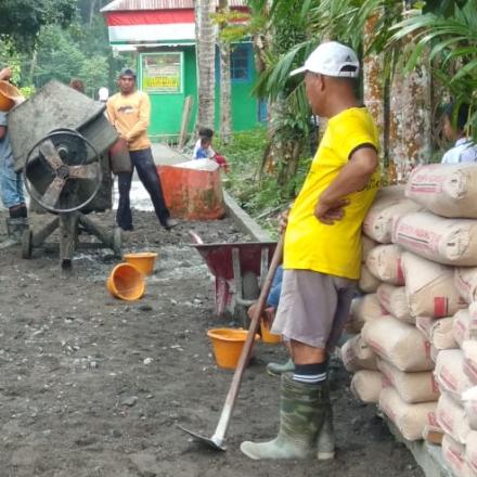 Album : Peningkatan Jalan Rabat Beton di MTsN 10 Padang Pa